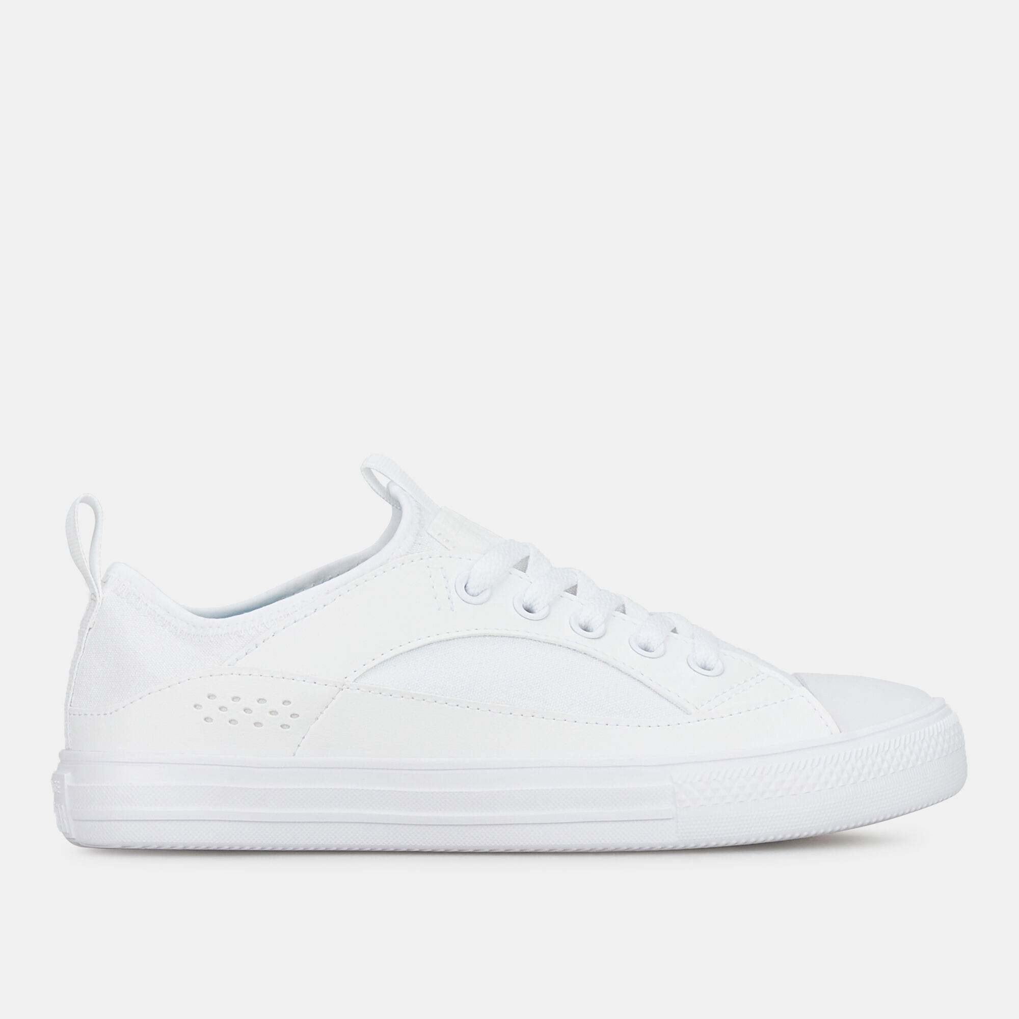 Best sneakers to wear to the office | White Converse Chuck Taylor All Star shoes